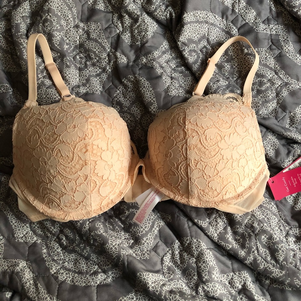 Brand new lace lush up bra!!
